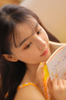 女生泳衣遮肚子